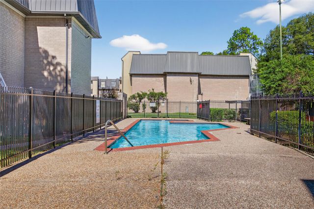 8527 Hearth Drive 32, Houston, TX 77054