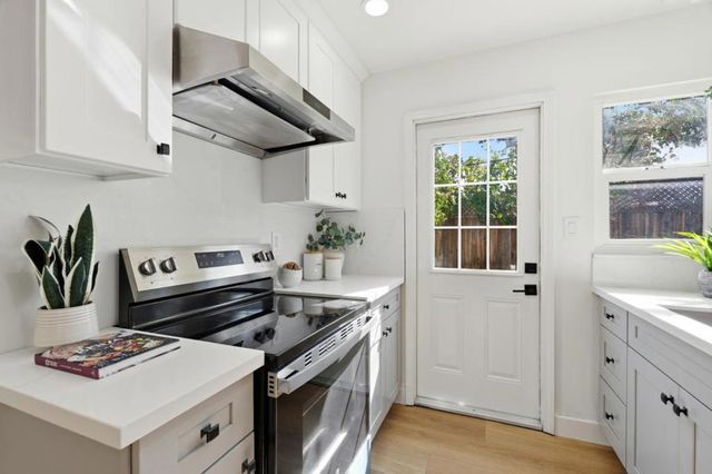 886 Brent Drive, Cupertino, CA 95014