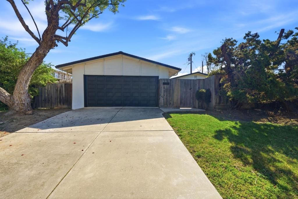 886 Brent Drive, Cupertino, CA 95014