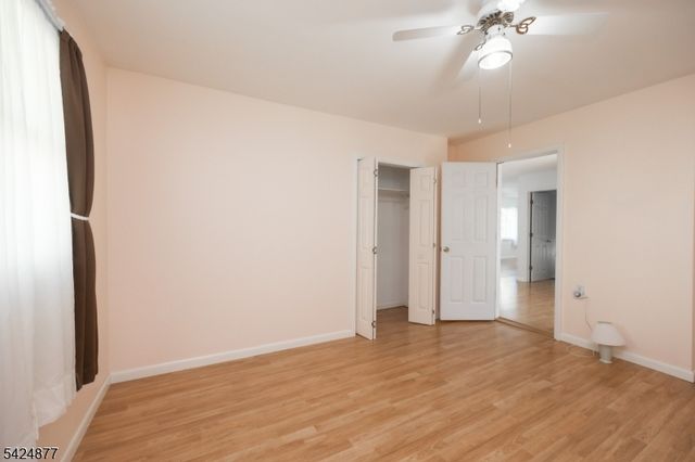 8 Dale Trl, Hopatcong Boro, NJ 07843