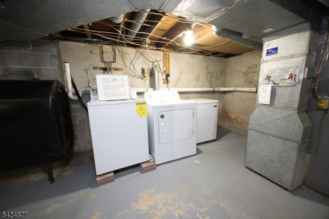 8 Dale Trl, Hopatcong Boro, NJ 07843