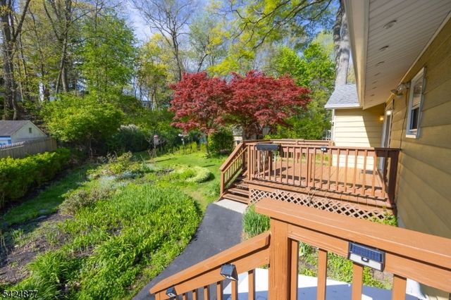 8 Dale Trl, Hopatcong Boro, NJ 07843