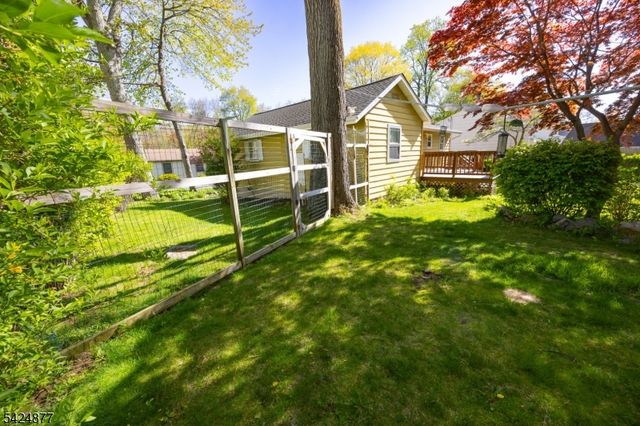 8 Dale Trl, Hopatcong Boro, NJ 07843