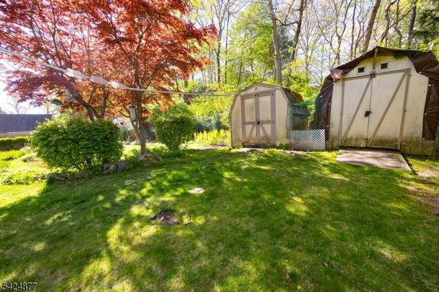 8 Dale Trl, Hopatcong Boro, NJ 07843
