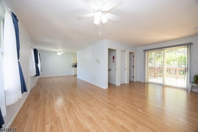 8 Dale Trl, Hopatcong Boro, NJ 07843