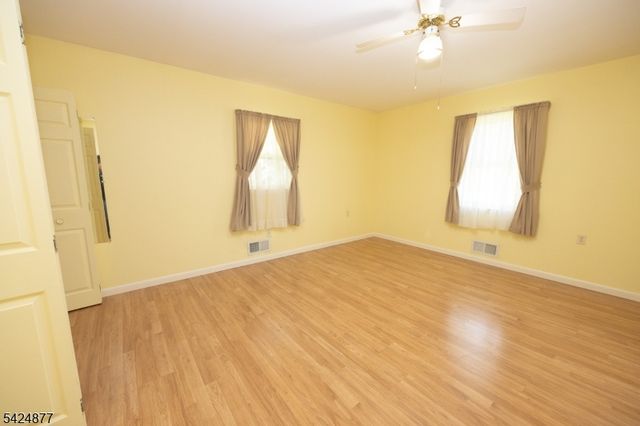 8 Dale Trl, Hopatcong Boro, NJ 07843