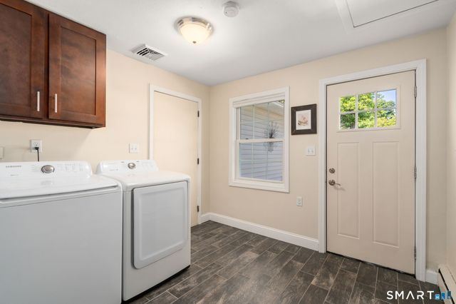 31 Cowan Street, Suffield, CT 06078