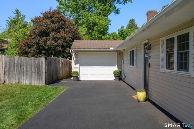 31 Cowan Street, Suffield, CT 06078