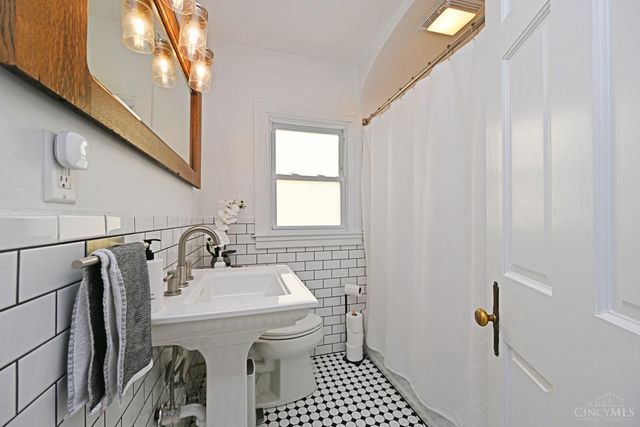 3697 Saybrook Avenue, Cincinnati, OH 45208