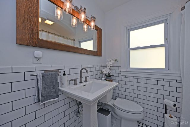 3697 Saybrook Avenue, Cincinnati, OH 45208