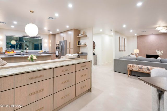 7957 N Village Avenue, Tucson, AZ 85704