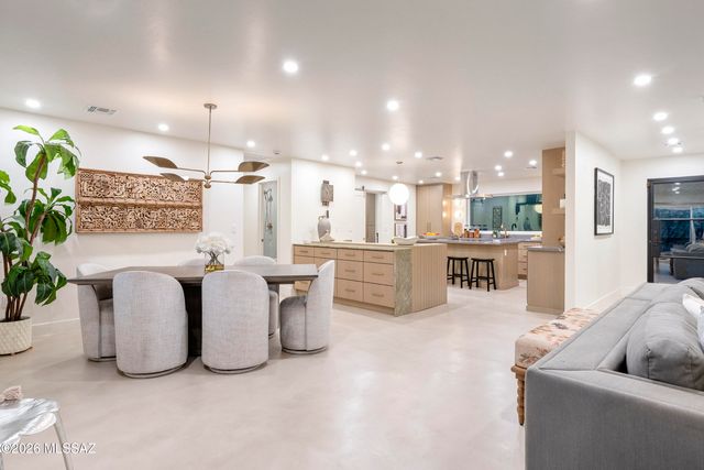 7957 N Village Avenue, Tucson, AZ 85704