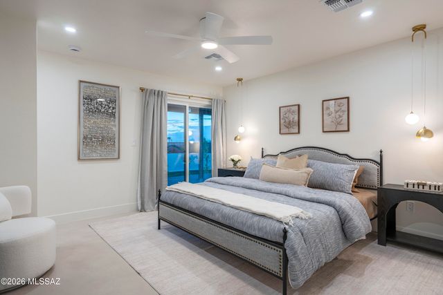 7957 N Village Avenue, Tucson, AZ 85704