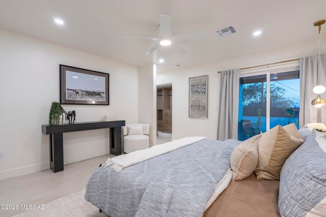 7957 N Village Avenue, Tucson, AZ 85704