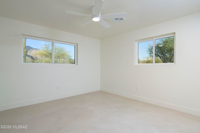 7957 N Village Avenue, Tucson, AZ 85704