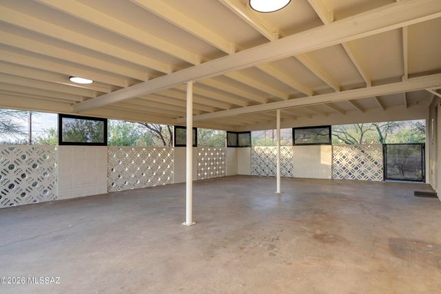 7957 N Village Avenue, Tucson, AZ 85704