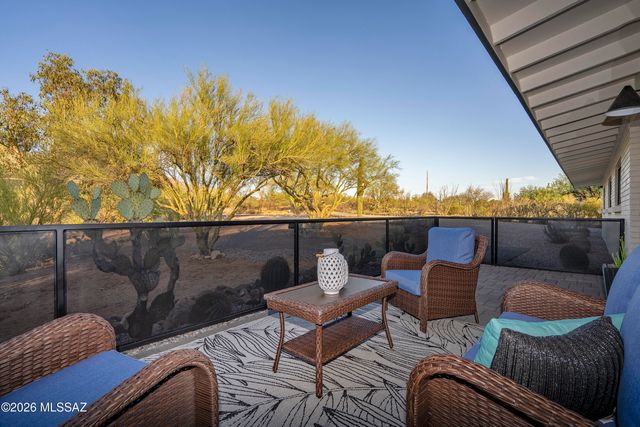 7957 N Village Avenue, Tucson, AZ 85704