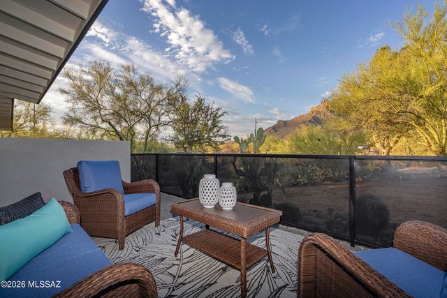 7957 N Village Avenue, Tucson, AZ 85704