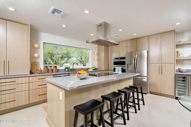 7957 N Village Avenue, Tucson, AZ 85704