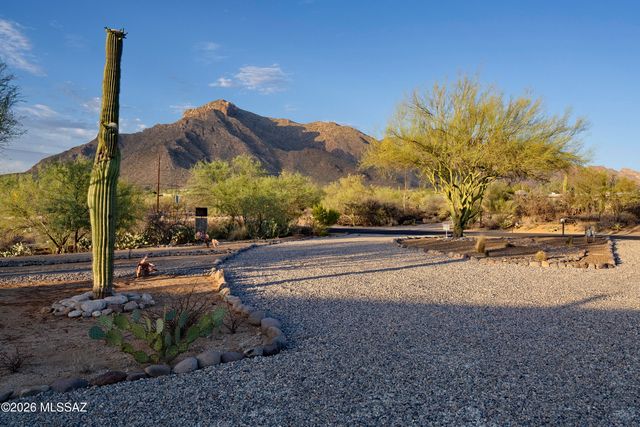 7957 N Village Avenue, Tucson, AZ 85704