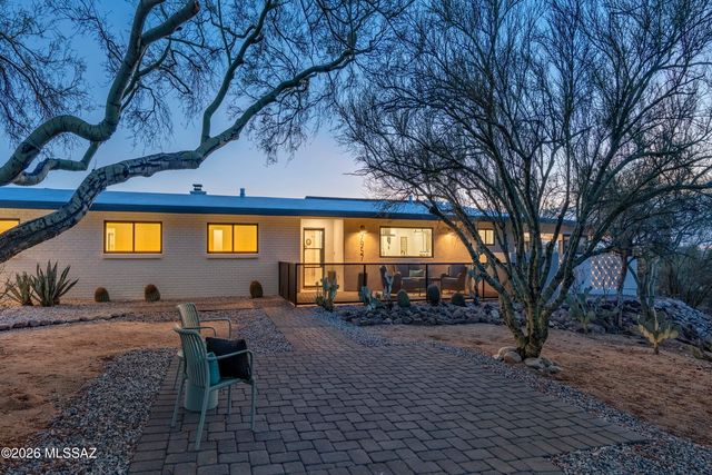 7957 N Village Avenue, Tucson, AZ 85704
