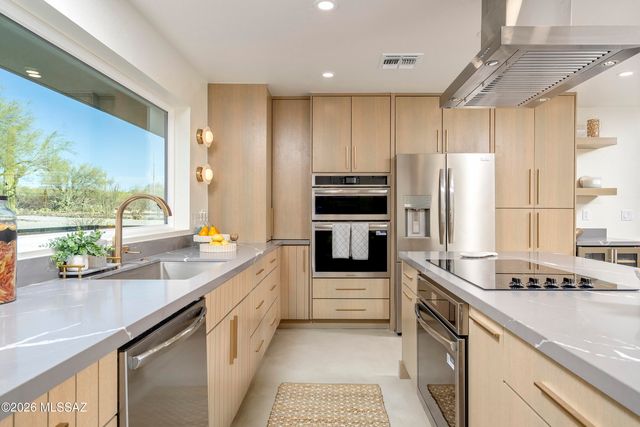 7957 N Village Avenue, Tucson, AZ 85704