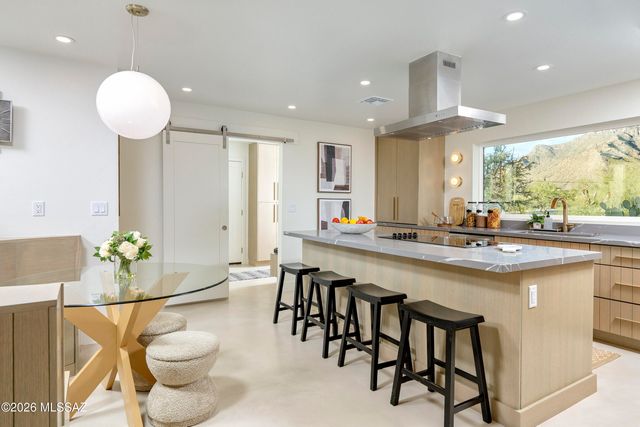 7957 N Village Avenue, Tucson, AZ 85704
