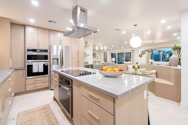 7957 N Village Avenue, Tucson, AZ 85704