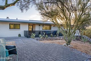 7957 N Village Avenue, Tucson, AZ 85704