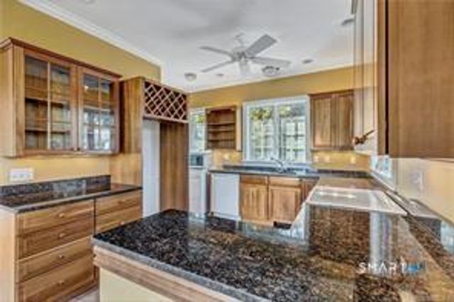 11 North Main Street B, Essex, CT 06426