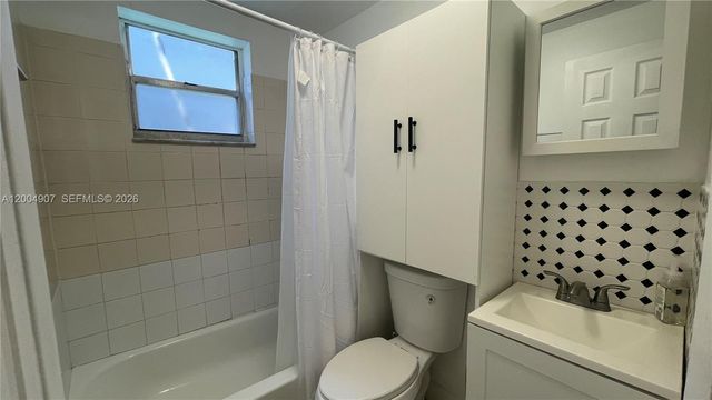 1043 NW 2nd St 9, Miami, FL 33128