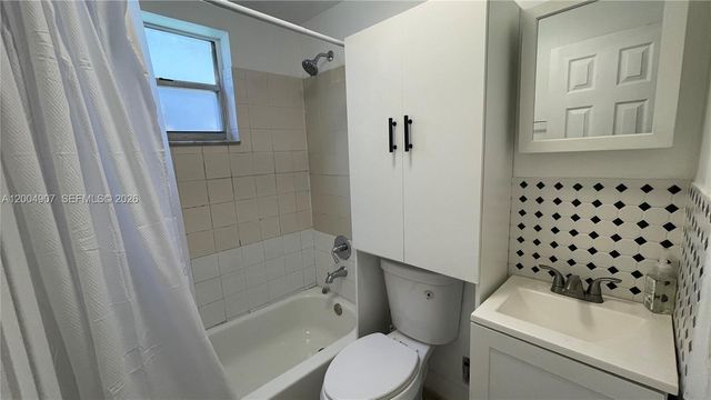 1043 NW 2nd St 9, Miami, FL 33128