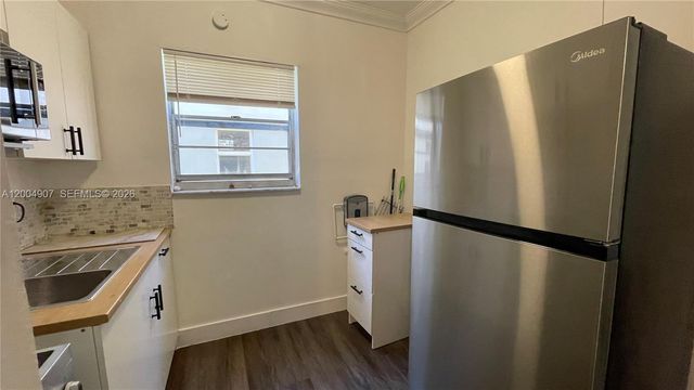 1043 NW 2nd St 9, Miami, FL 33128