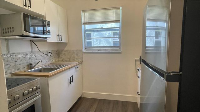 1043 NW 2nd St 9, Miami, FL 33128