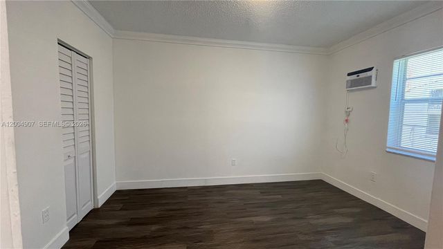 1043 NW 2nd St 9, Miami, FL 33128