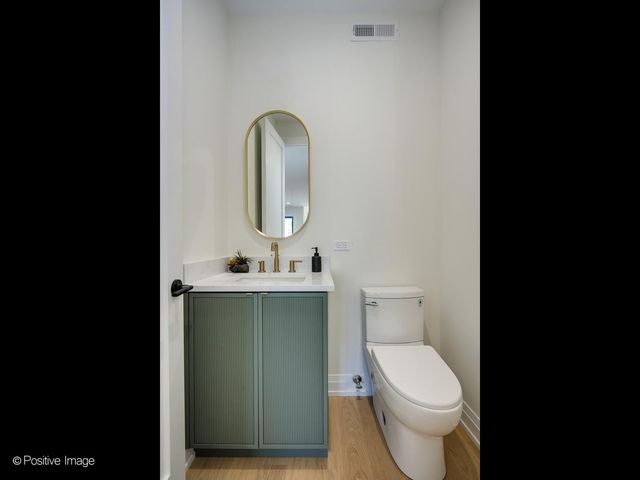 1821 N Kimball Avenue 2F, Chicago, IL 60647