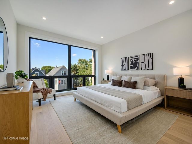1821 N Kimball Avenue 2F, Chicago, IL 60647