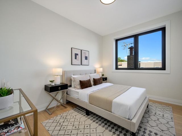 1821 N Kimball Avenue 2F, Chicago, IL 60647