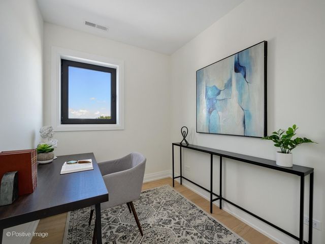 1821 N Kimball Avenue 2F, Chicago, IL 60647