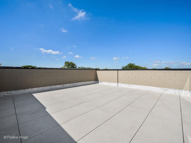 1821 N Kimball Avenue 2F, Chicago, IL 60647
