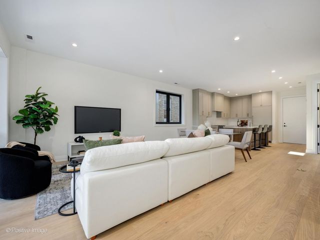 1821 N Kimball Avenue 2F, Chicago, IL 60647