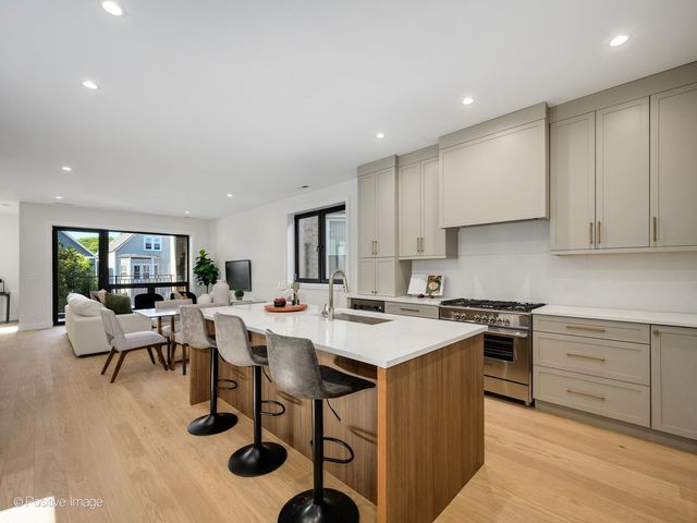 1821 N Kimball Avenue 2F, Chicago, IL 60647