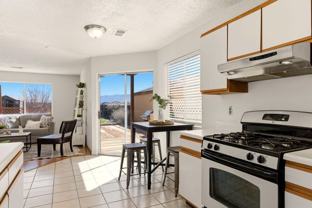 732 Rebecca Loop NE, Rio Rancho, NM 87144