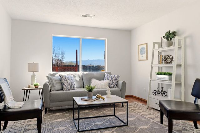 732 Rebecca Loop NE, Rio Rancho, NM 87144