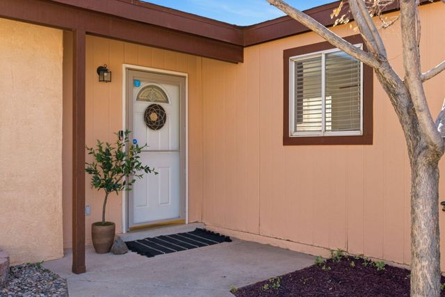 732 Rebecca Loop NE, Rio Rancho, NM 87144