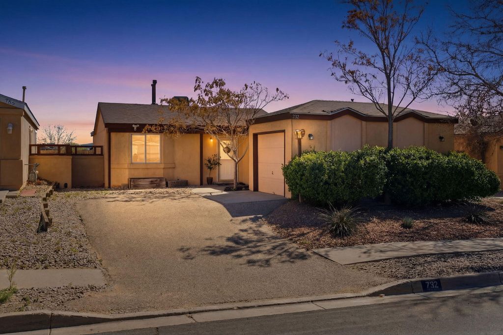732 Rebecca Loop NE, Rio Rancho, NM 87144