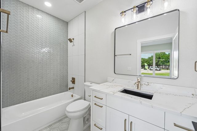 1284 Ambrose DR, Salado, TX 76571