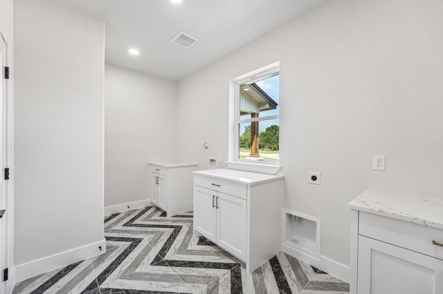 1284 Ambrose DR, Salado, TX 76571