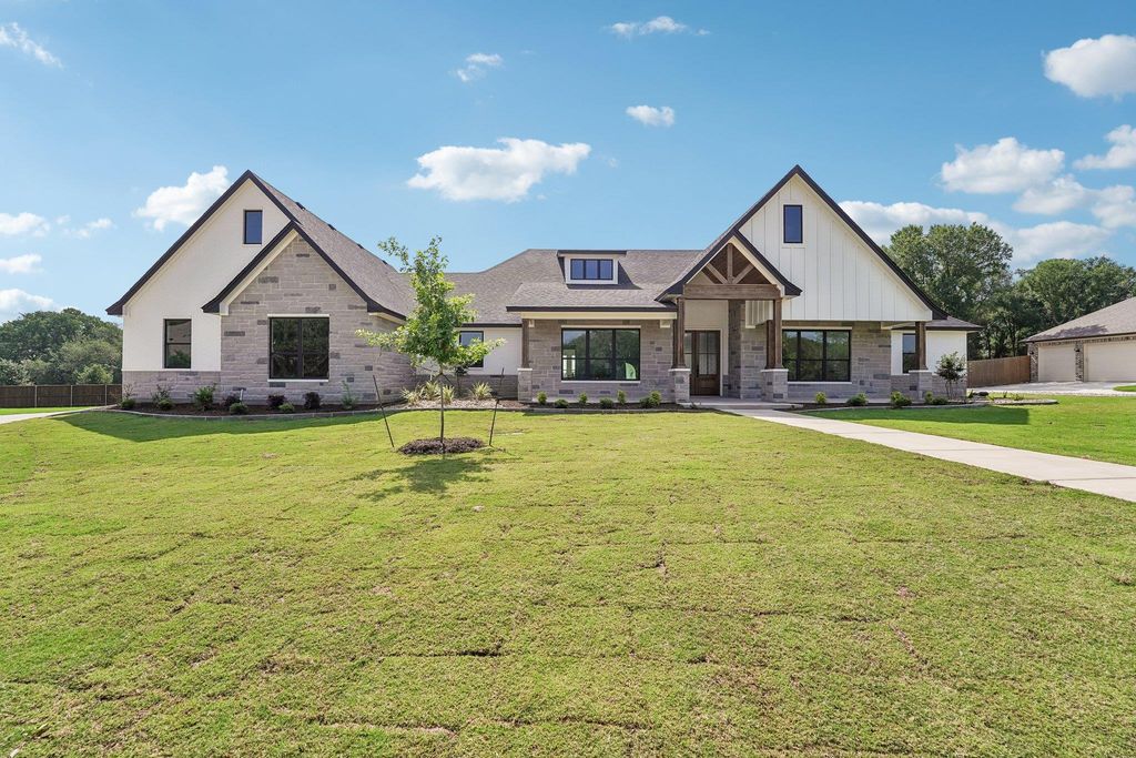 1284 Ambrose DR, Salado, TX 76571