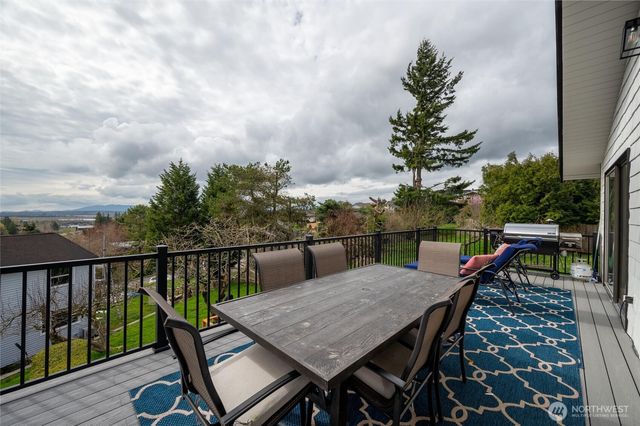 2433 Crestline Street, Ferndale, WA 98248